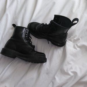 DR. MARTENS 1460 MONO SMOOTH LEATHER LACE UP BOOTS